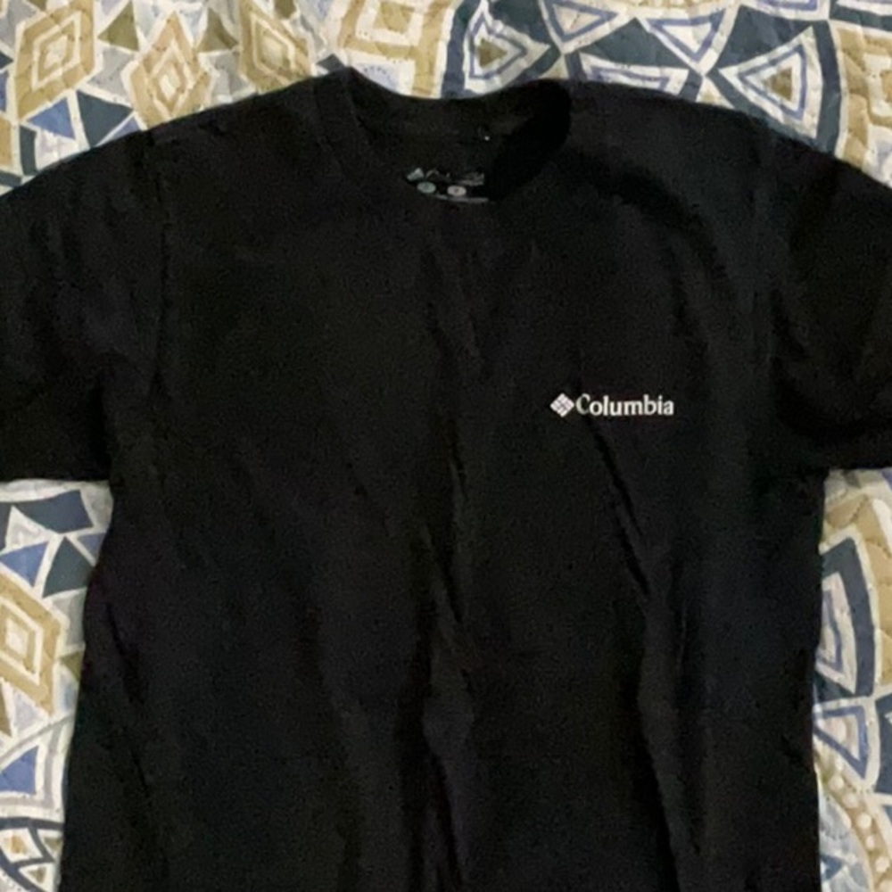 Men’s Columbia size small graphic tee